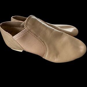 Capezio size 6M EJ2 Carmel Leather Jazz shoes Dancing Dance Recital Competition